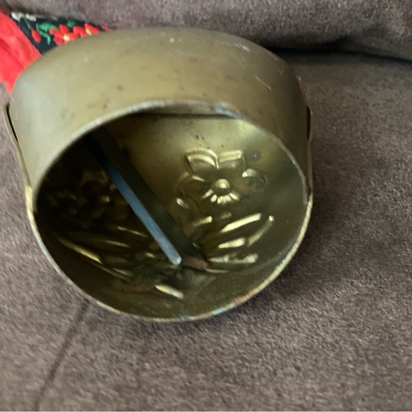 Vintage BRASS COW BELL Hand-Painted Flowers, Decorative Strap Switzerland - Picture 5 of 9